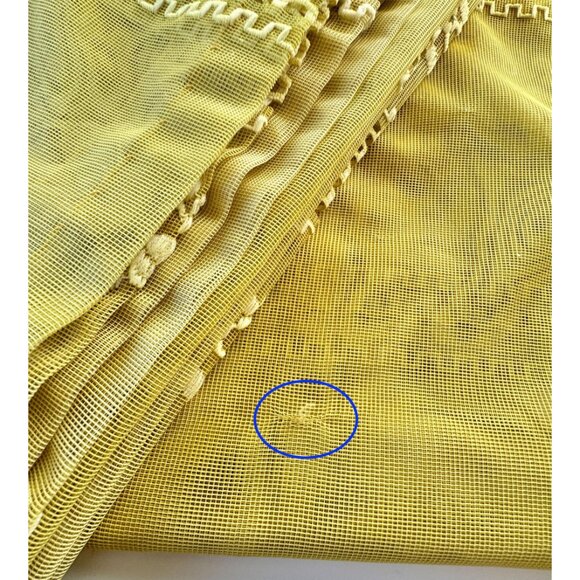 Vintage 70s curtain, muted lime green, open weave embroidered daisies, 1 panel - Picture 9 of 10